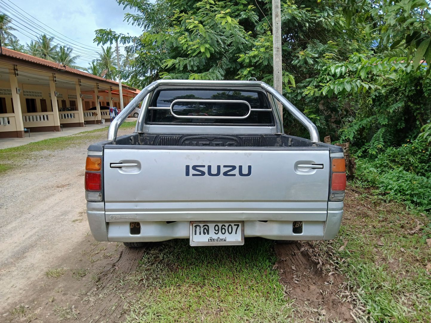 1996 Isuzu TFR III 2