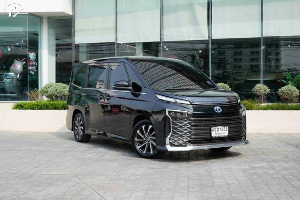 2023 Toyota Voxy IV 2