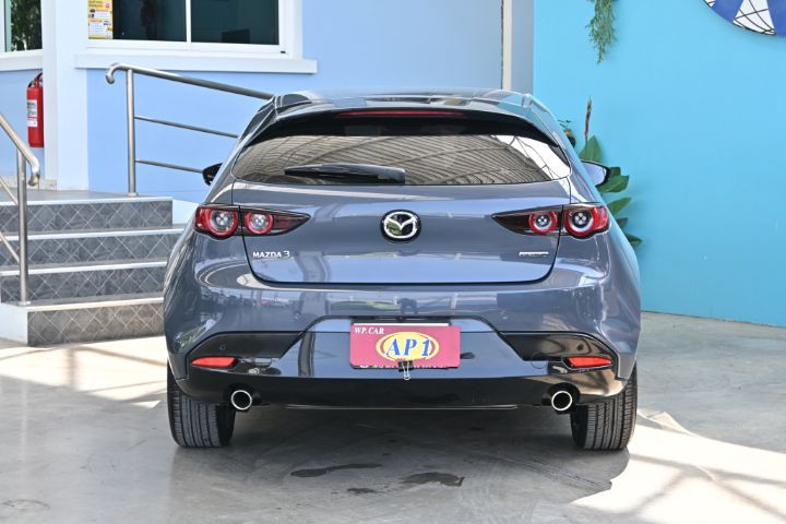 2021 Mazda 3 IV 3