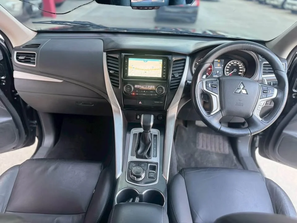 2016 Mitsubishi Pajero Sport III 2