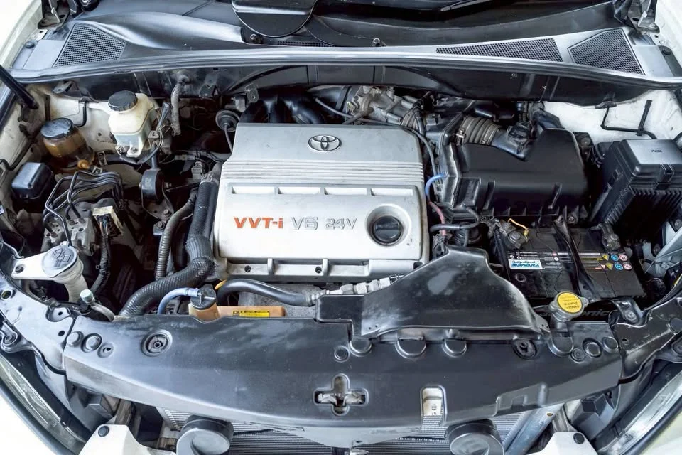 2004 Toyota Harrier II 3