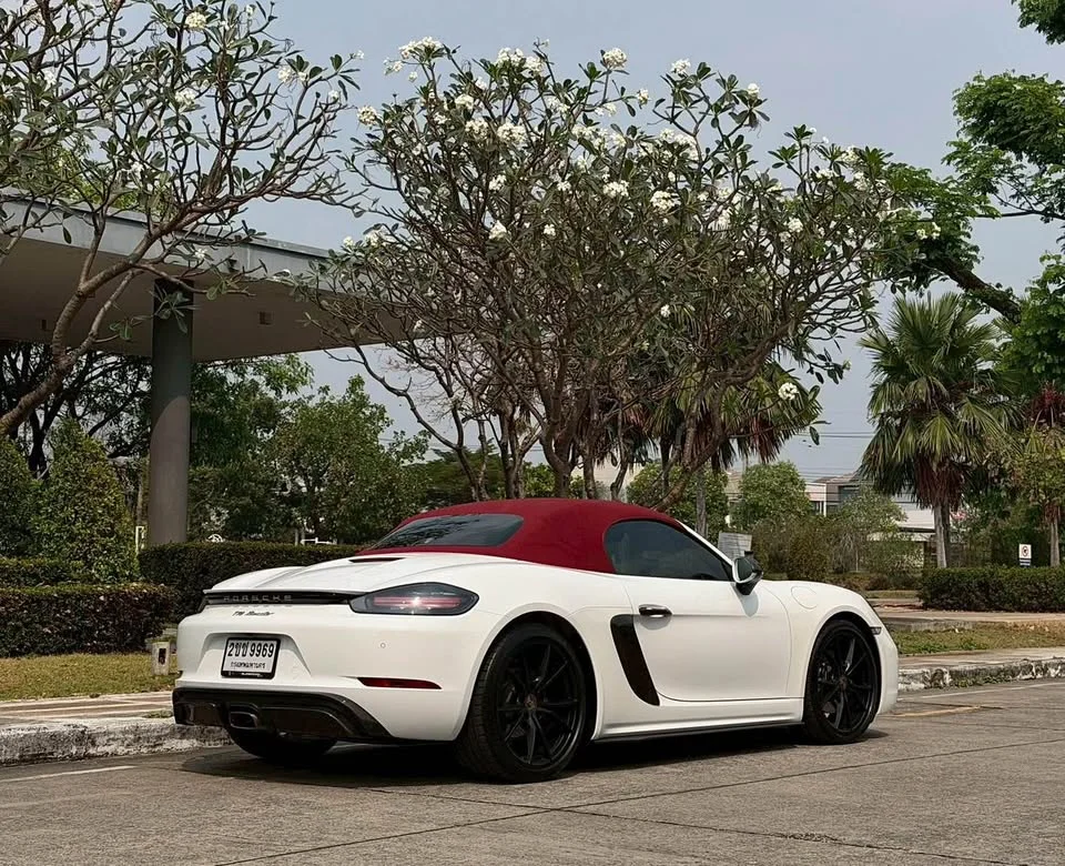 2019 Porsche 718 Boxster and Cayman IV 3