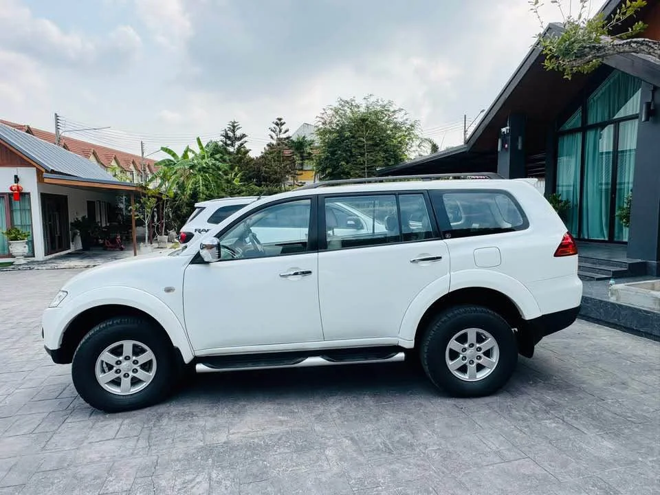 2011 Mitsubishi Pajero Sport II 2