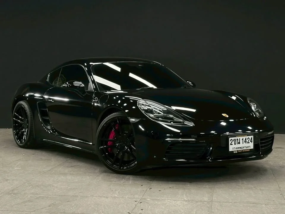 2017 Porsche 718 Boxster and Cayman IV 3