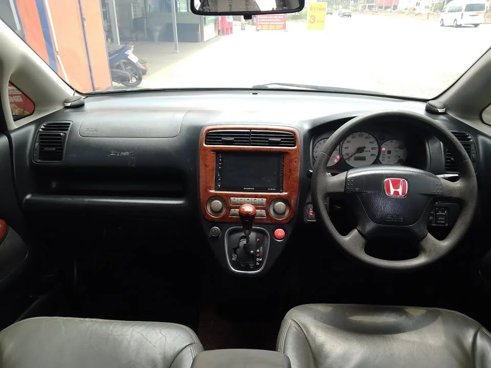 2004 Honda Stream I 3