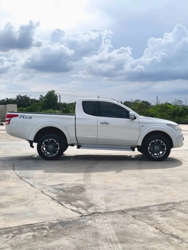 2015 Mitsubishi Triton V 3