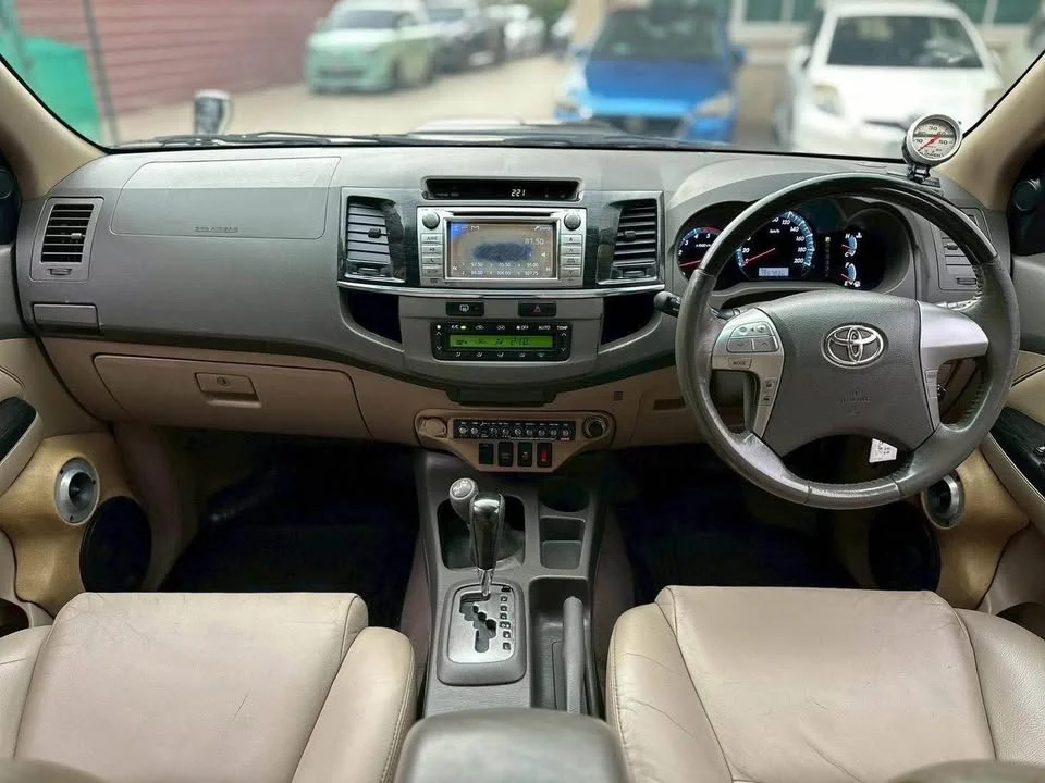 2012 Toyota Fortuner I 2