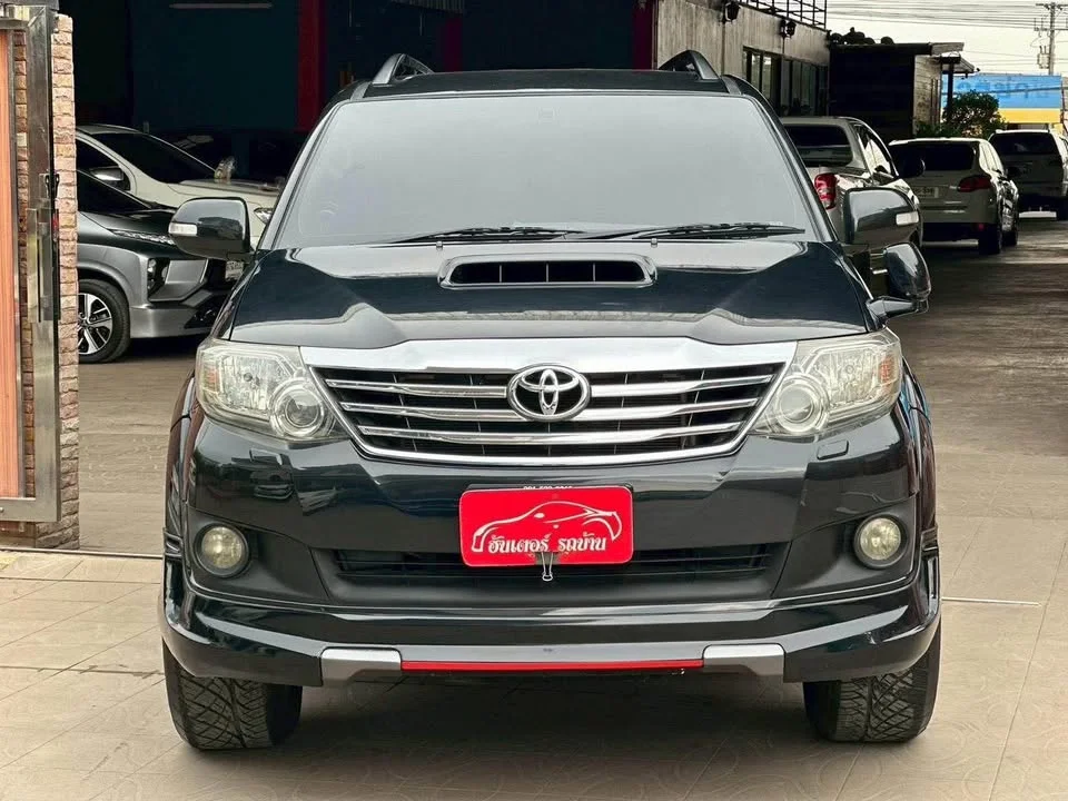 2012 Toyota Fortuner I 3