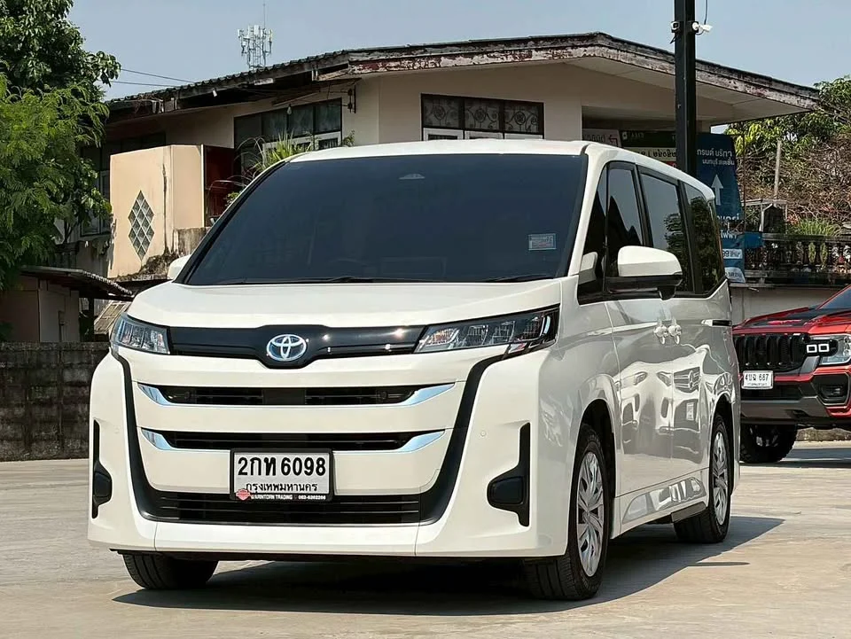 2024 Toyota Voxy IV 2