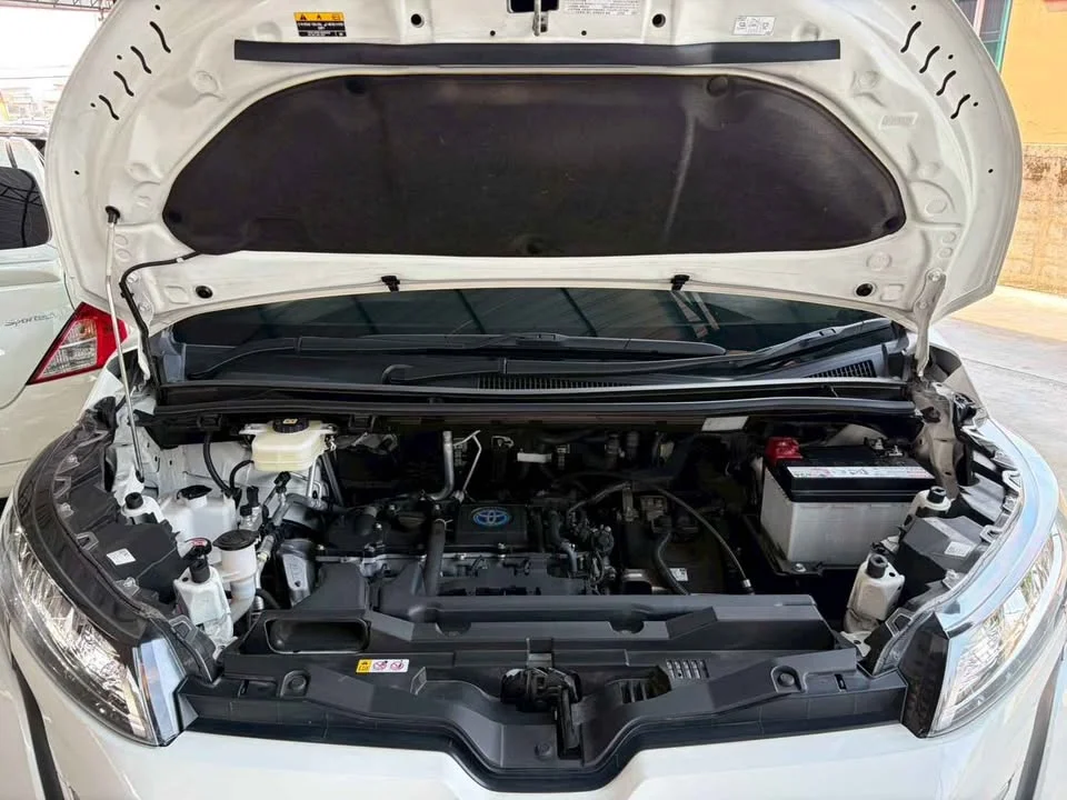 2024 Toyota Voxy IV 3