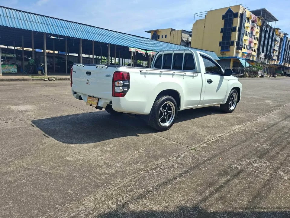 2022 Mitsubishi Triton V 3