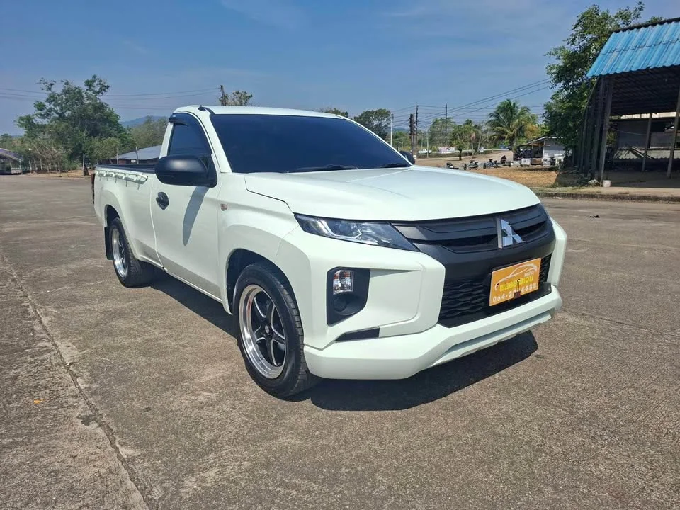 2022 Mitsubishi Triton V 2