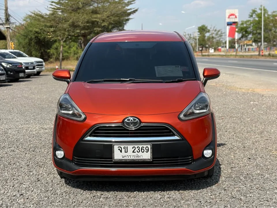 2016 Toyota Sienta II 2