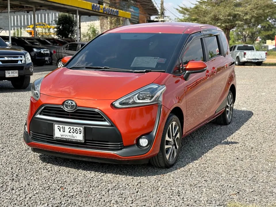 2016 Toyota Sienta II 3