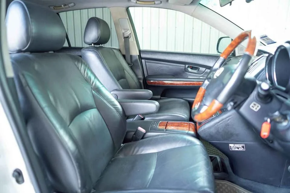 2004 Toyota Harrier II 2