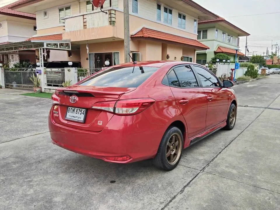 2019 Toyota Yaris ATIV III 2