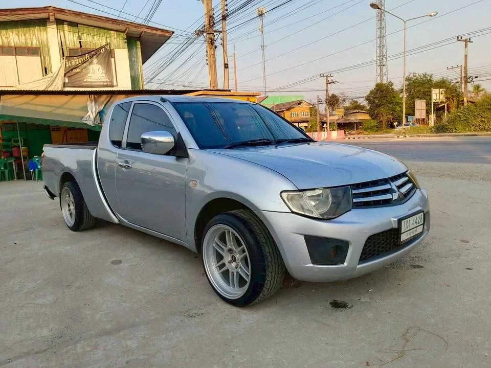 2012 Mitsubishi Triton IV 2