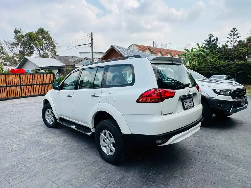 2011 Mitsubishi Pajero Sport II 2