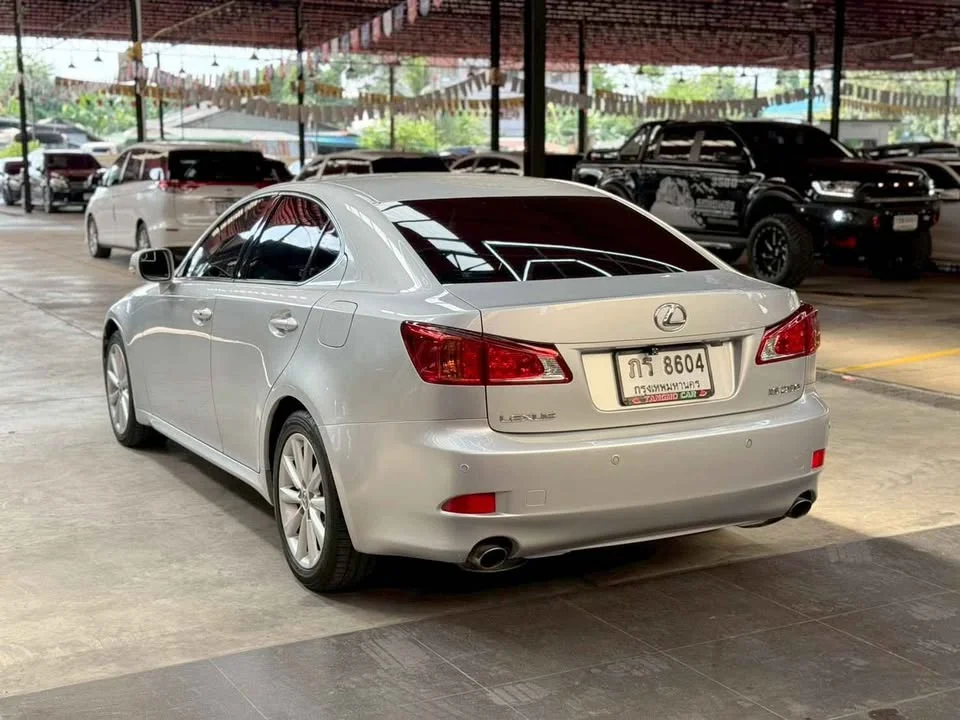 2010 Lexus IS II 2