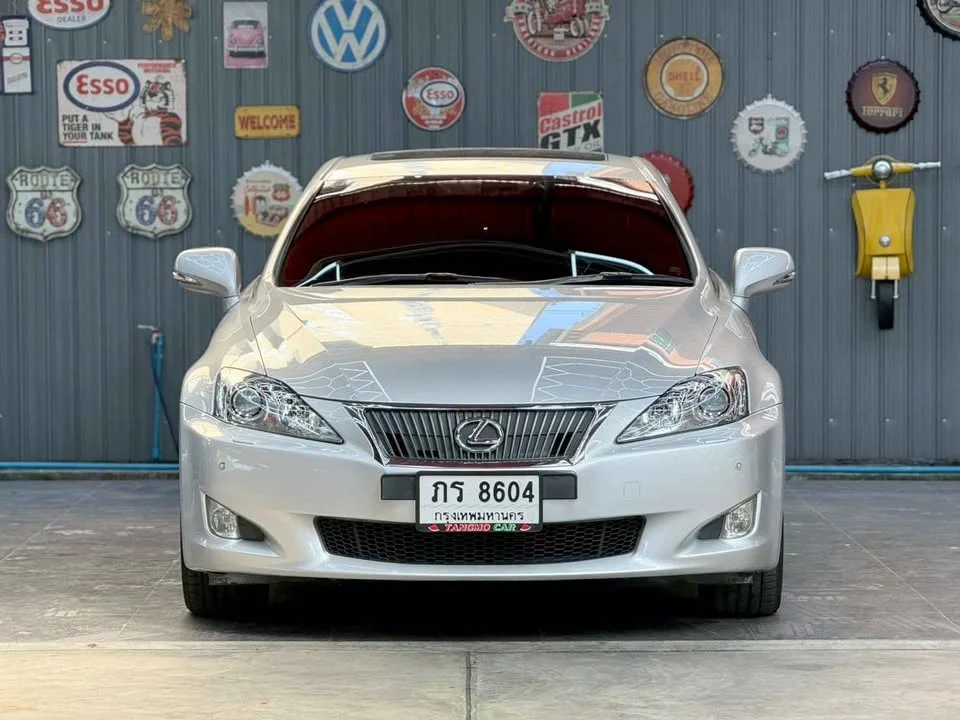 2010 Lexus IS II 3