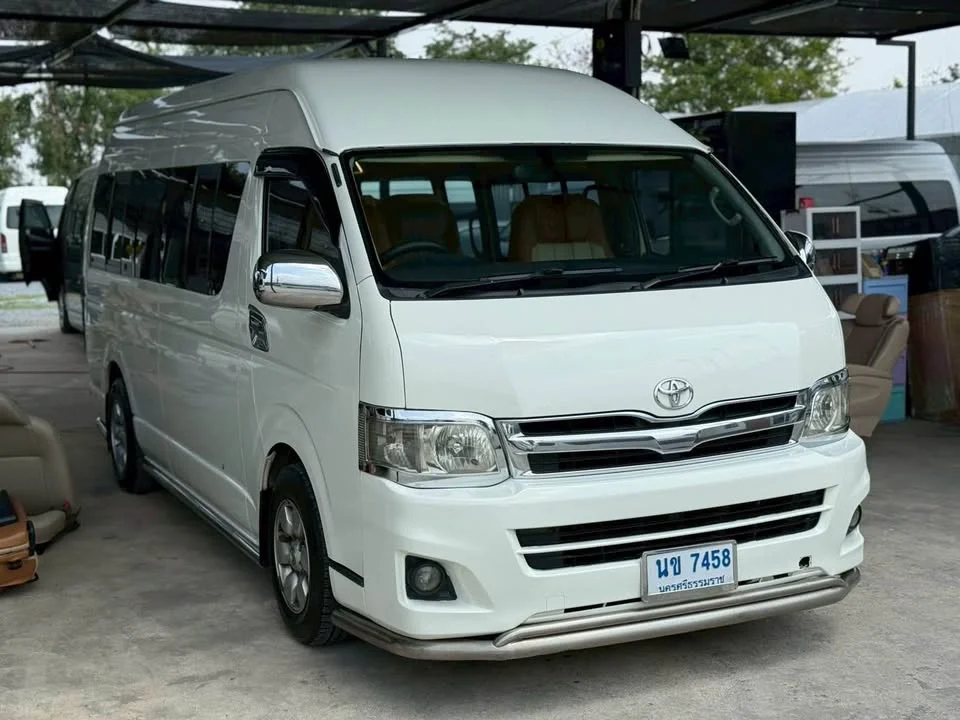 2011 Toyota Commuter V (H200) 3