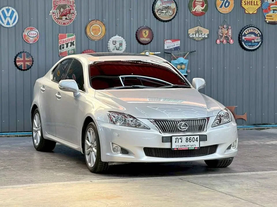 2010 Lexus IS II 3