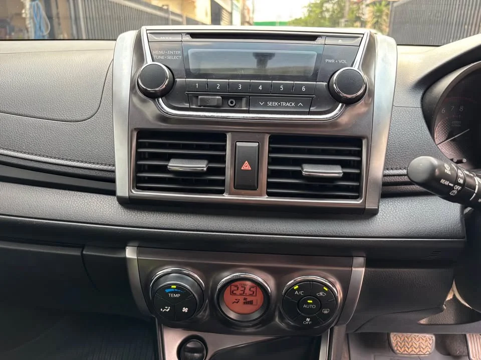 2015 Toyota Yaris III 2