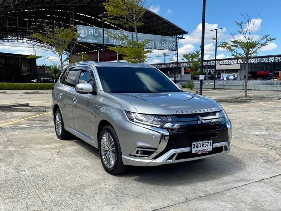 2021 Mitsubishi Outlander III 2