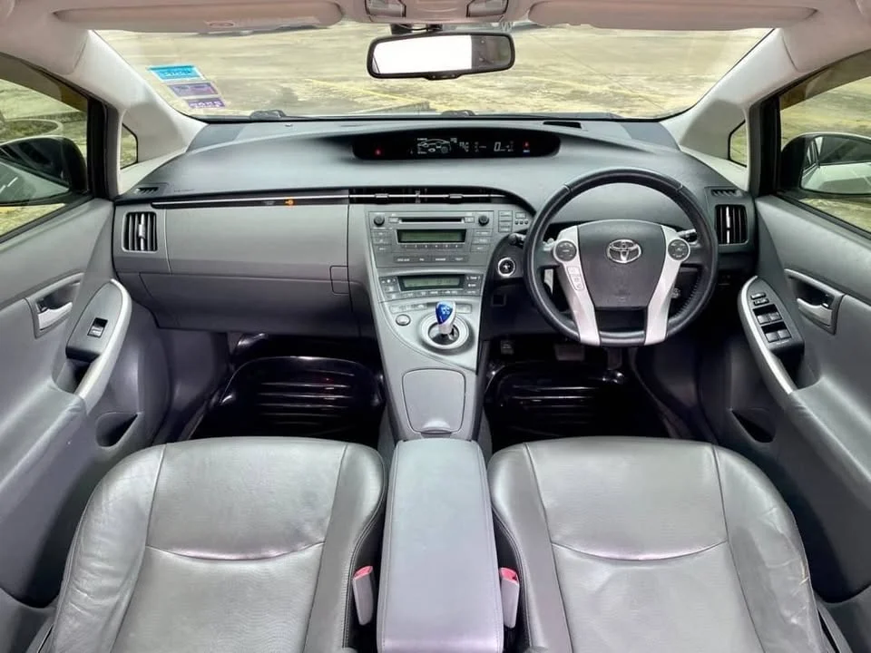 2012 Toyota Prius III 2