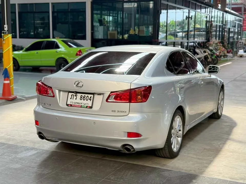 2010 Lexus IS II 2