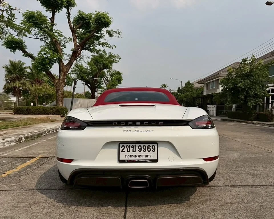 2019 Porsche 718 Boxster and Cayman IV 2