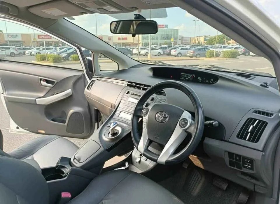2011 Toyota Prius III 3