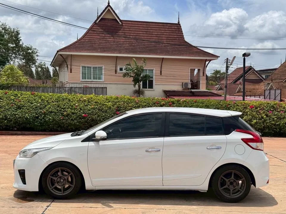 2015 Toyota Yaris III 2