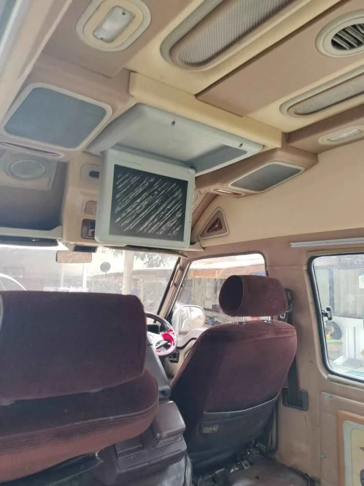 1993 Toyota Commuter III 2