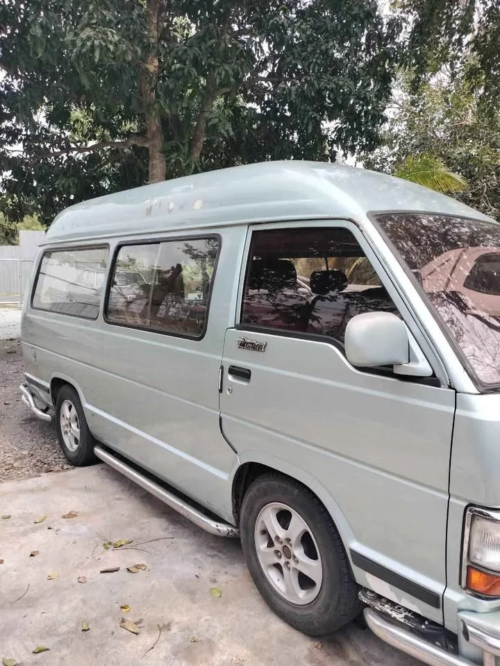1993 Toyota Commuter III 3