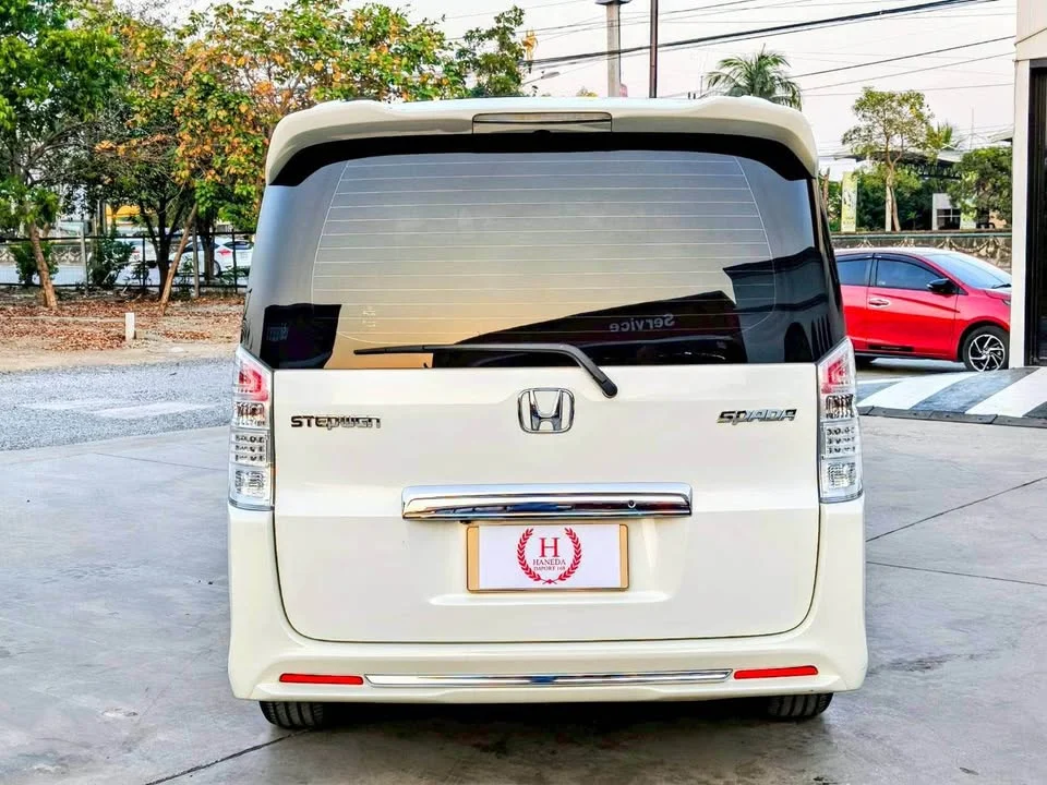 2013 Honda Stepwgn IV 2