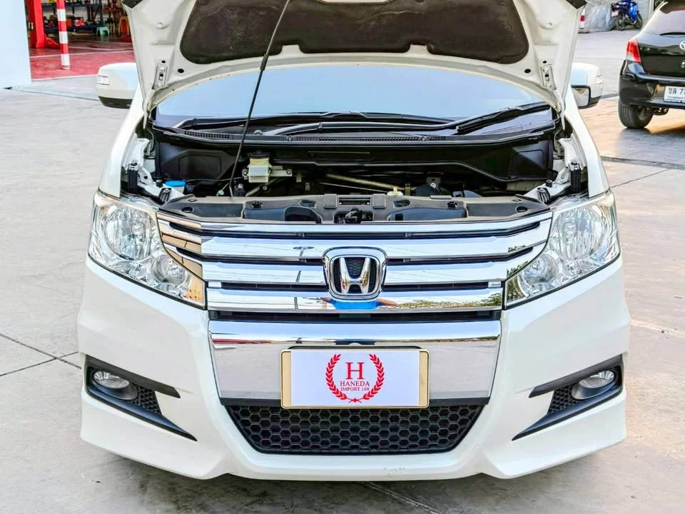 2013 Honda Stepwgn IV 3