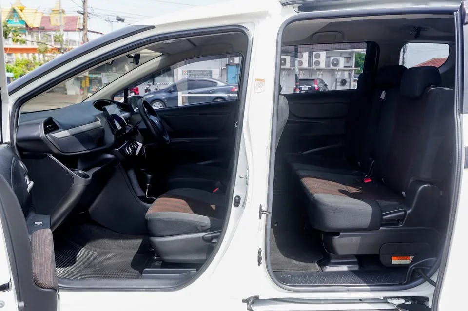 2018 Toyota Sienta II 2
