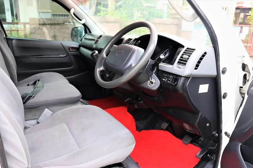 2012 Toyota Commuter V (H200) 2