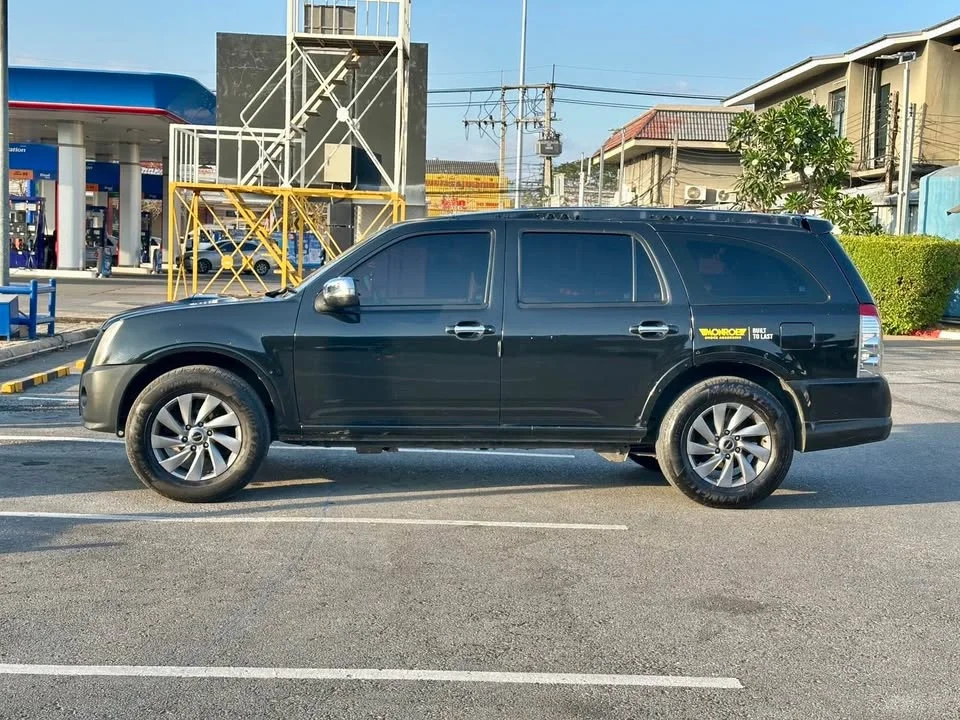 2009 Isuzu MU-7 3