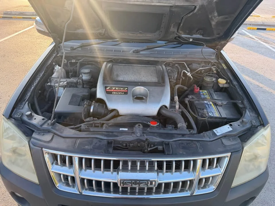 2009 Isuzu MU-7 2