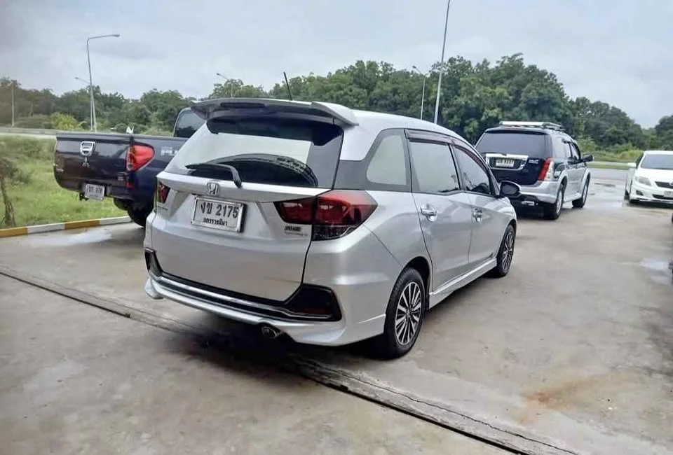 2015 Honda Mobilio II 2