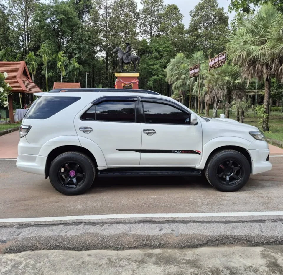 2013 Toyota Fortuner I 3
