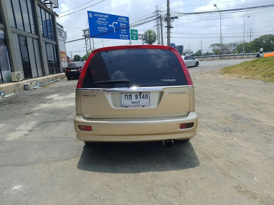 2004 Honda Stream I 3