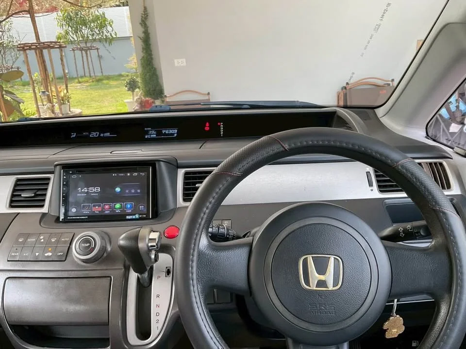 2009 Honda Stepwgn III 2