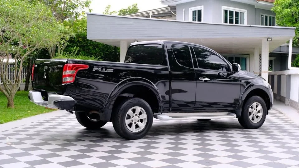 2017 Mitsubishi Triton V 3