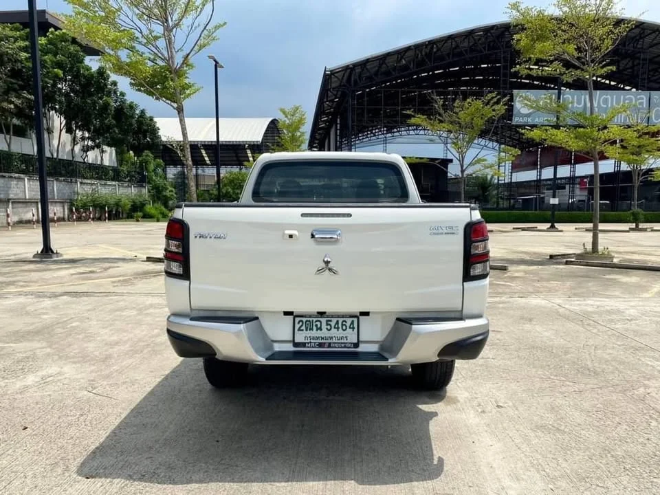 2017 Mitsubishi Triton V 3