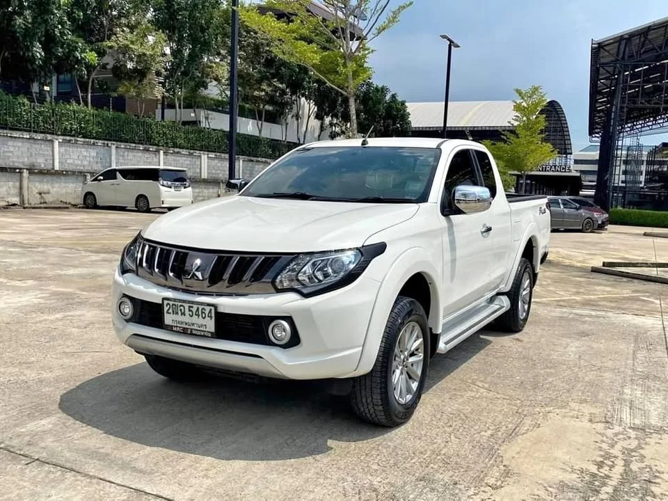 2017 Mitsubishi Triton V 2