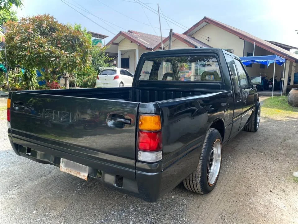1995 Isuzu TFR III 3