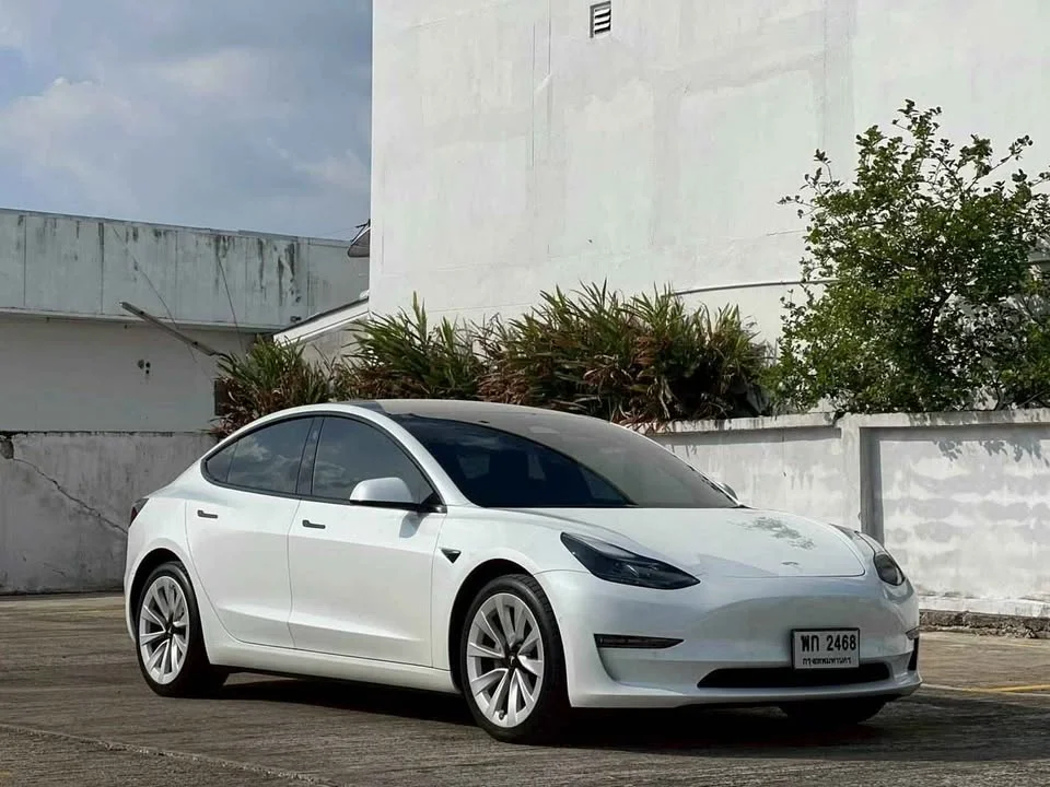 2023 Tesla Model 3 2